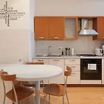 Apartment Joyce E Trieste, Casa Di E Lettere *