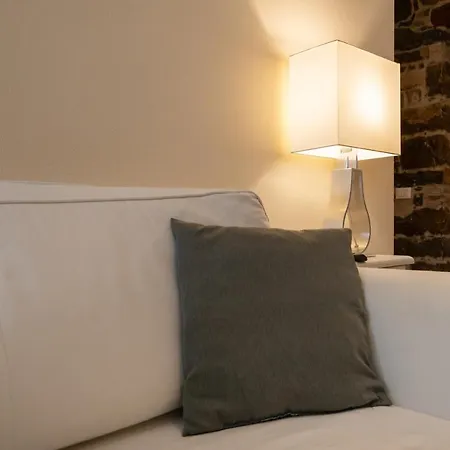 Joyce E Trieste, Casa Di E Lettere *